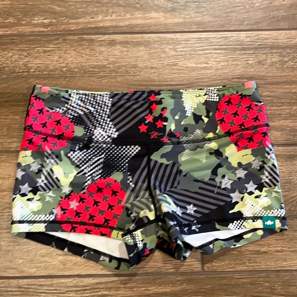 WODBottom, 2.5” inseam, mid rise short, military print